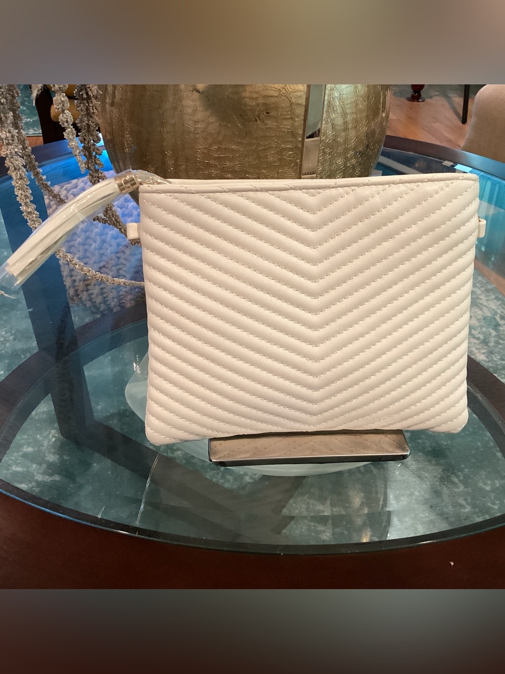 Source Unknown White Quilted Chevron Wristlet/Concert bag